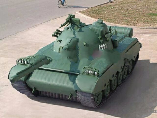 东方军用充气坦克车